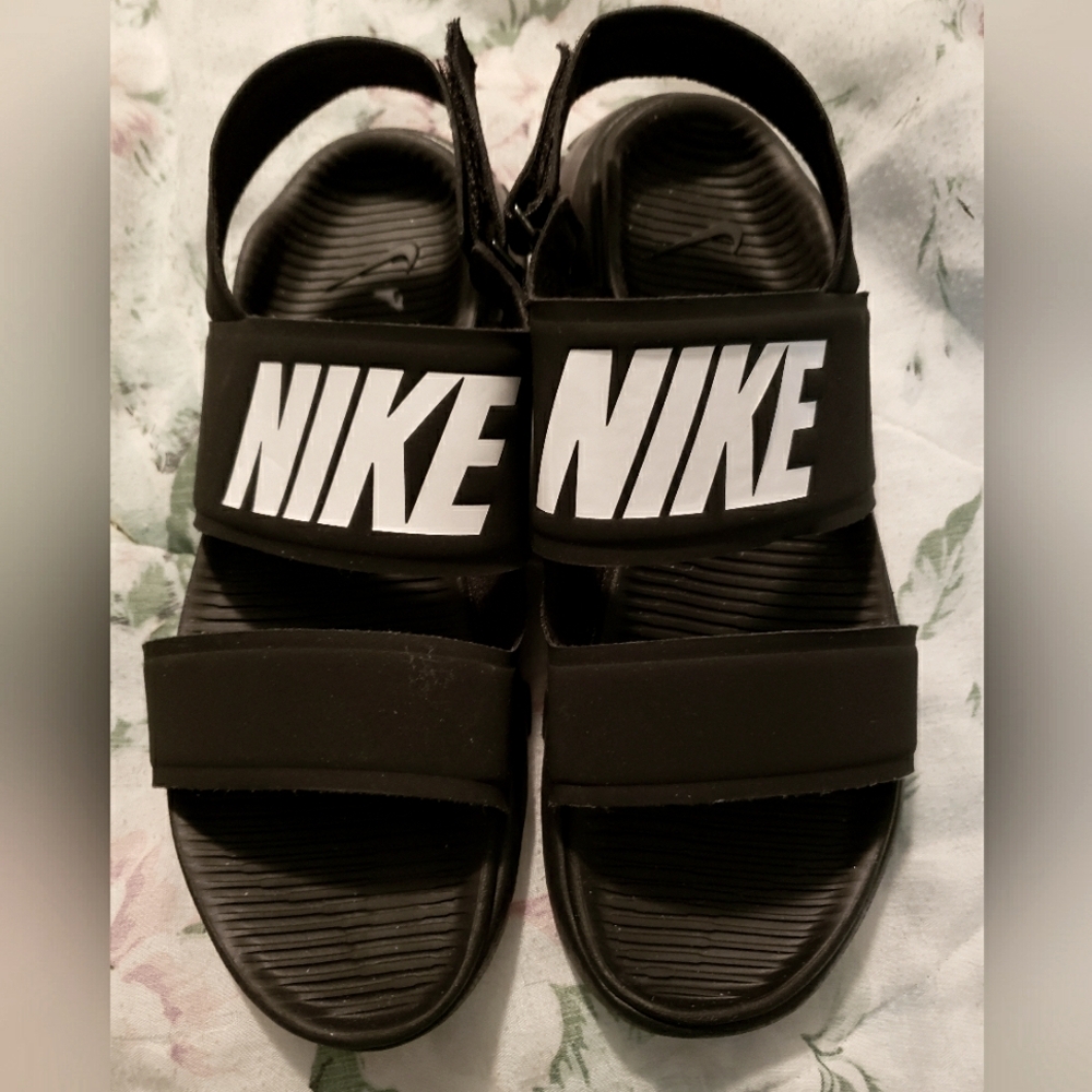 Nike Black & White Slide Sandals women size 8/9